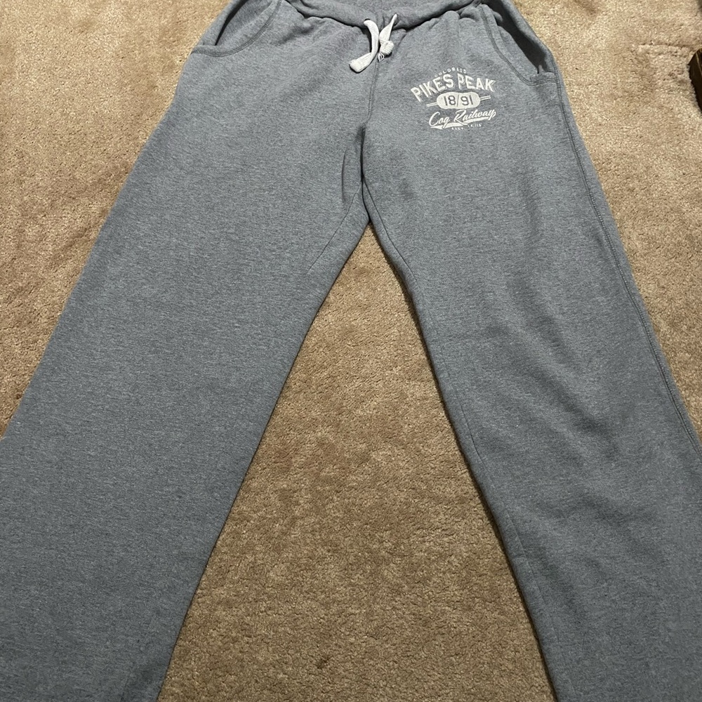 MV Sport Pikes Peak Gray Women’s Wide Leg Sweatpants - Size Medium (fits small)